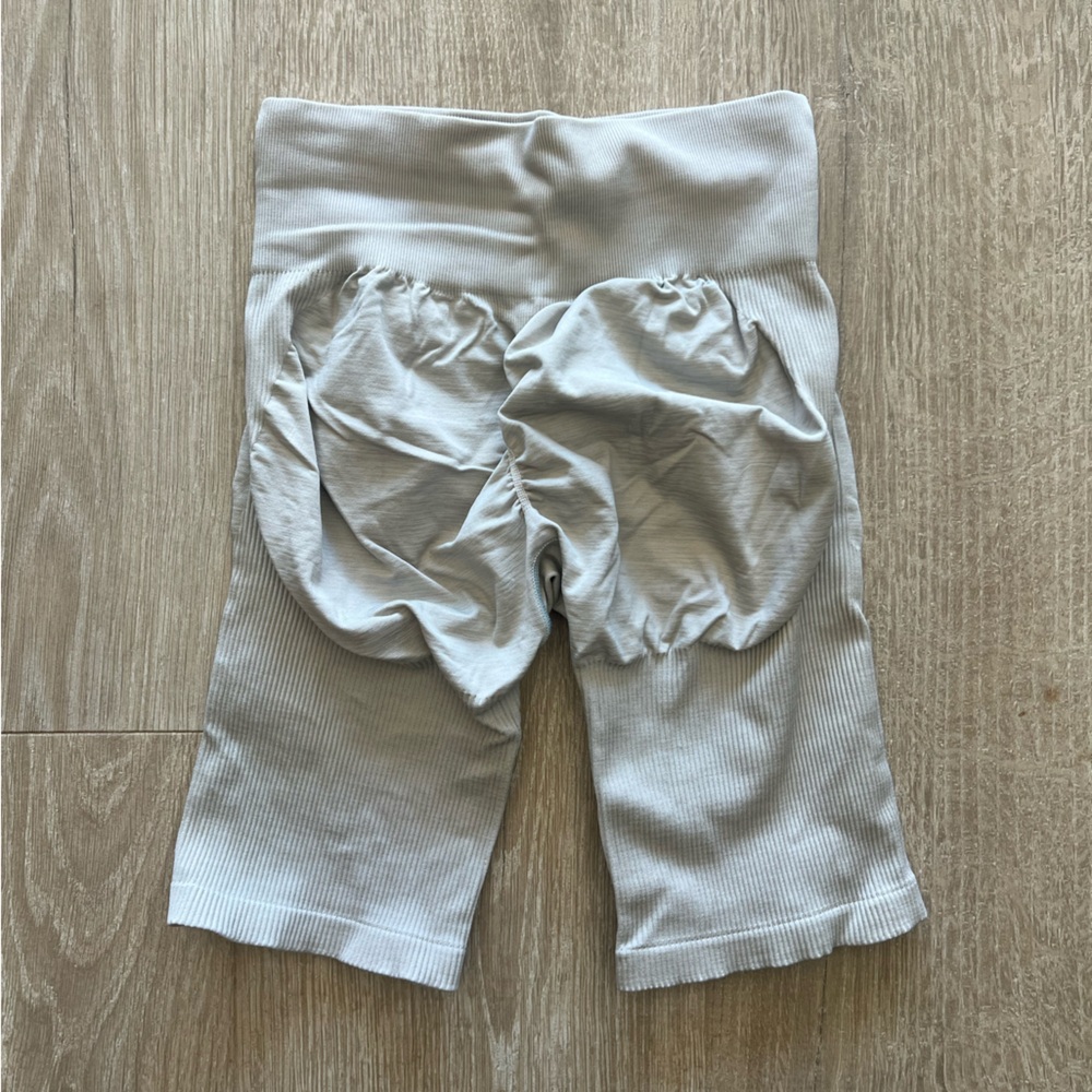 Lazuli Label - Scrunch Seamless Ribbed Contour Short - Size M